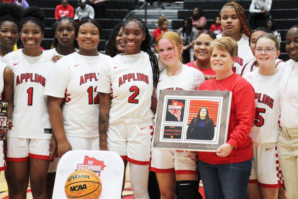 Sierra Stallings and Jill Pittman honored with items in memory of Coach Jessi Stallings